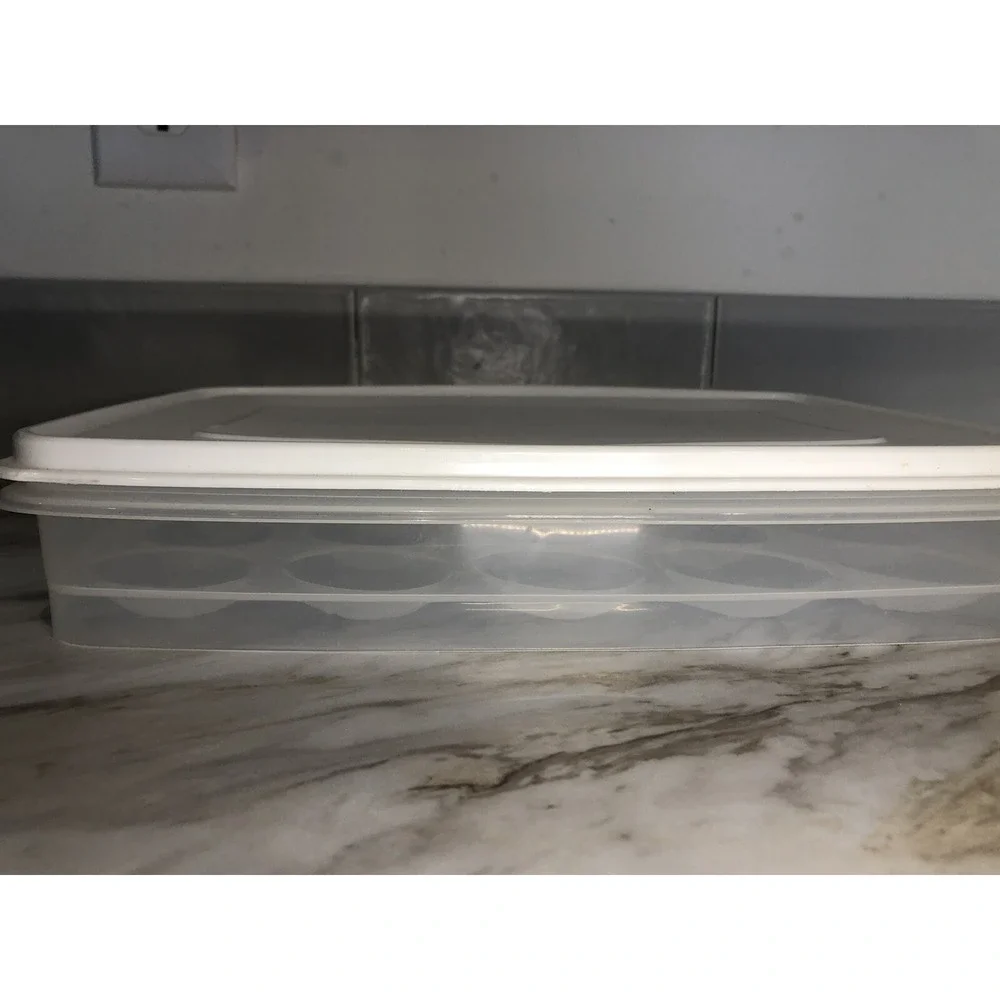 Rubbermaid Egg Keeper Storage Holds 20‎ Jumbo Eggs 8.5 x 12.8
